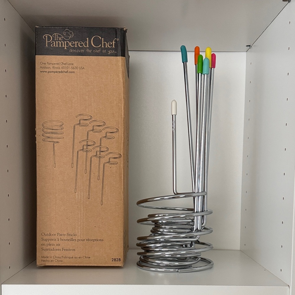 New in Box Pampered Chef - Metal Outdoor Party Sticks - Beverage & Bottle Stand